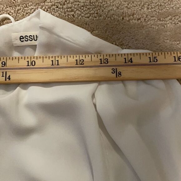 Small White Essue Long Sleeve Blouse - Picture 5 of 8